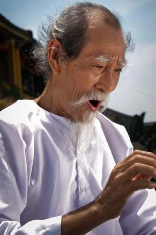 ong-ba-dat-phuong-nam-nhan-cat-xe-5-trieu-dong-bi-ky-luat-khi-chi-moi-nam-tay-vo-2