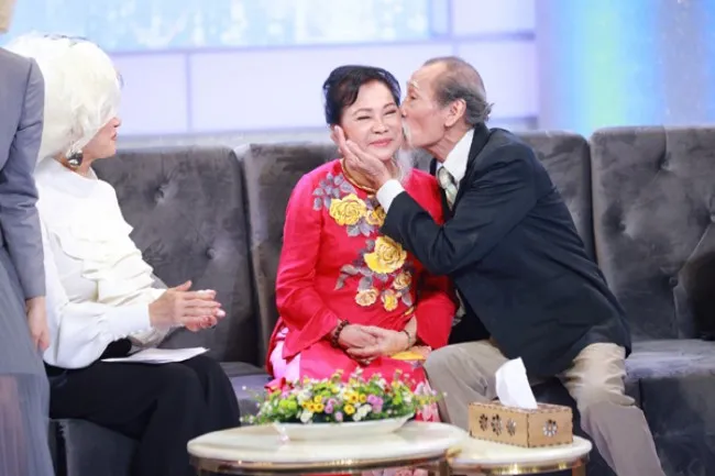 ong-ba-dat-phuong-nam-nhan-cat-xe-5-trieu-dong-bi-ky-luat-khi-chi-moi-nam-tay-vo-6