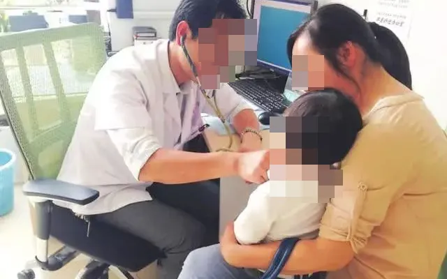 phat-hien-chau-trai-3-tuoi-an-nham-goi-hut-am-ba-noi-cho-uong-thu-nay-bac-si-het-loi-khen-ngoi-3