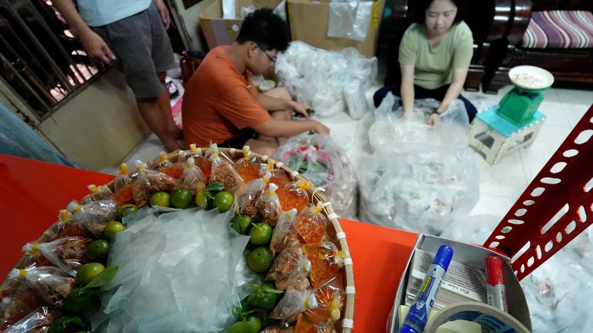 that-nghiep-hai-vo-chong-o-nha-ban-banh-trang-moi-thang-kiem-ve-hang-tram-trieu-dong-3