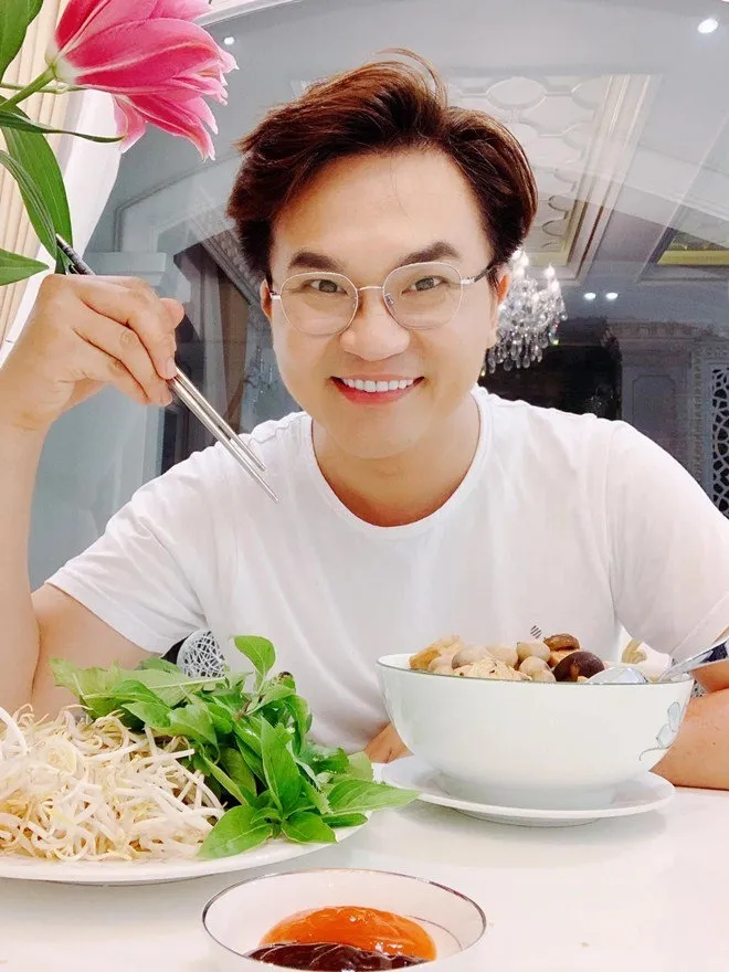 nam-mc-vua-duoc-xet-tang-nsut-an-chay-truong-45-tuoi-so-huu-khoi-tai-san-khung-chuyen-tam-lam-tu-thien-4