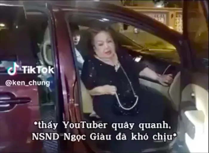 bi-di-may-quay-vao-mat-nu-nghe-si-gao-coi-phan-ung-gat-1