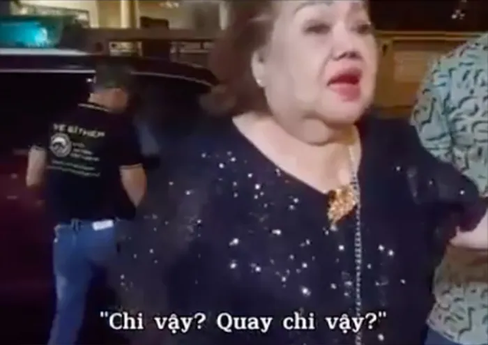 bi-di-may-quay-vao-mat-nu-nghe-si-gao-coi-phan-ung-gat-2