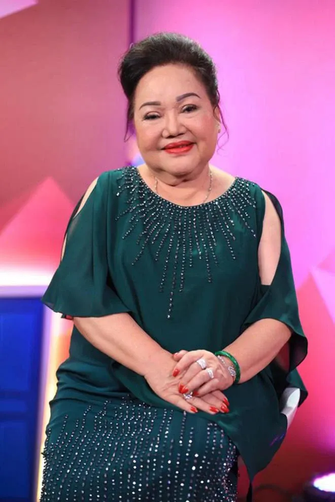 bi-di-may-quay-vao-mat-nu-nghe-si-gao-coi-phan-ung-gat-4