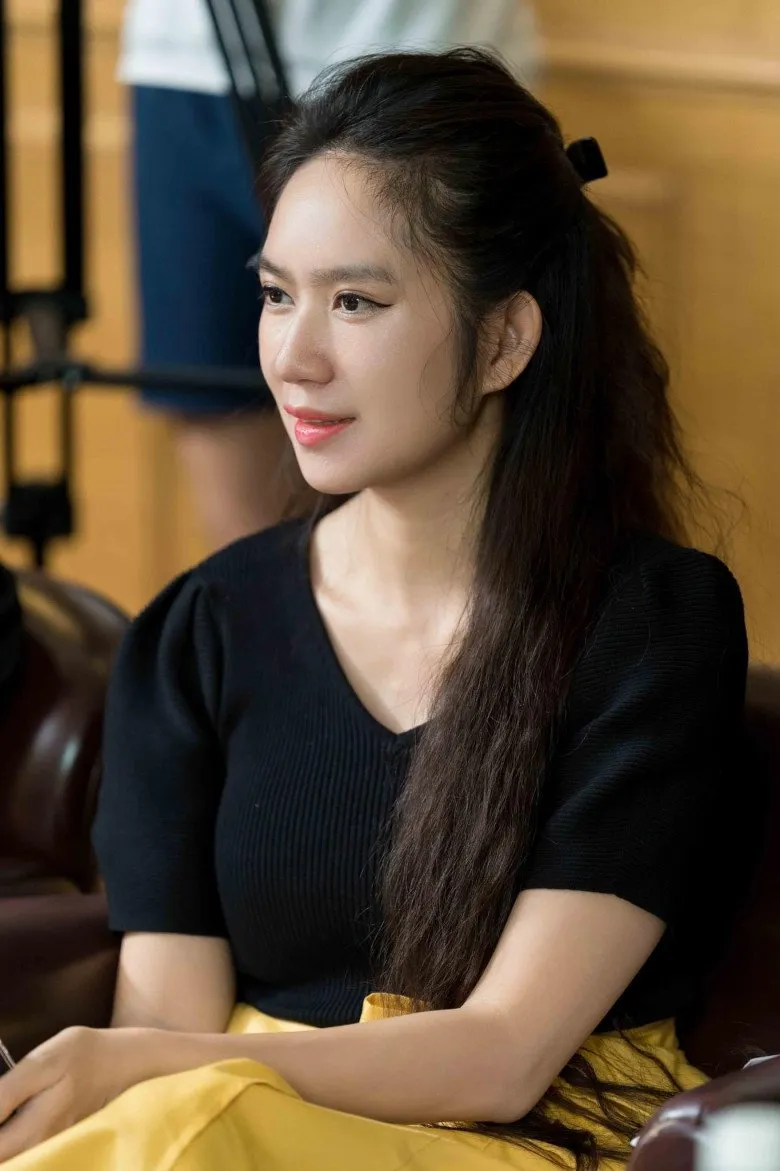 de-lai-mai-toc-tu-10-nam-truoc-vo-tien-si-cua-ly-hai-duoc-khen-het-loi-vi-nhan-sac-truoc-sau-nhu-mot-4