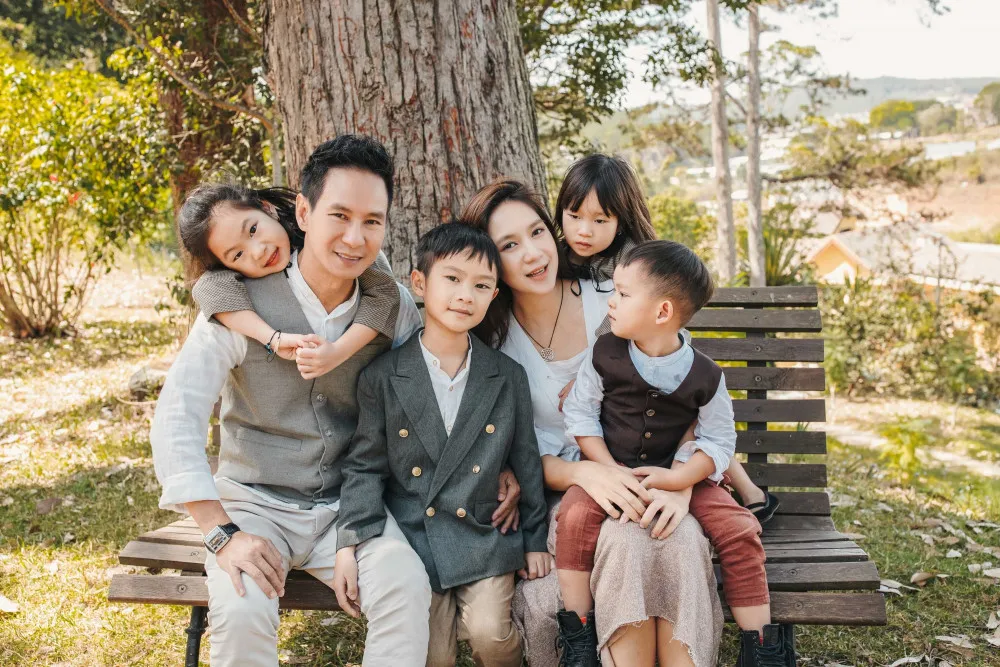 de-lai-mai-toc-tu-10-nam-truoc-vo-tien-si-cua-ly-hai-duoc-khen-het-loi-vi-nhan-sac-truoc-sau-nhu-mot-7