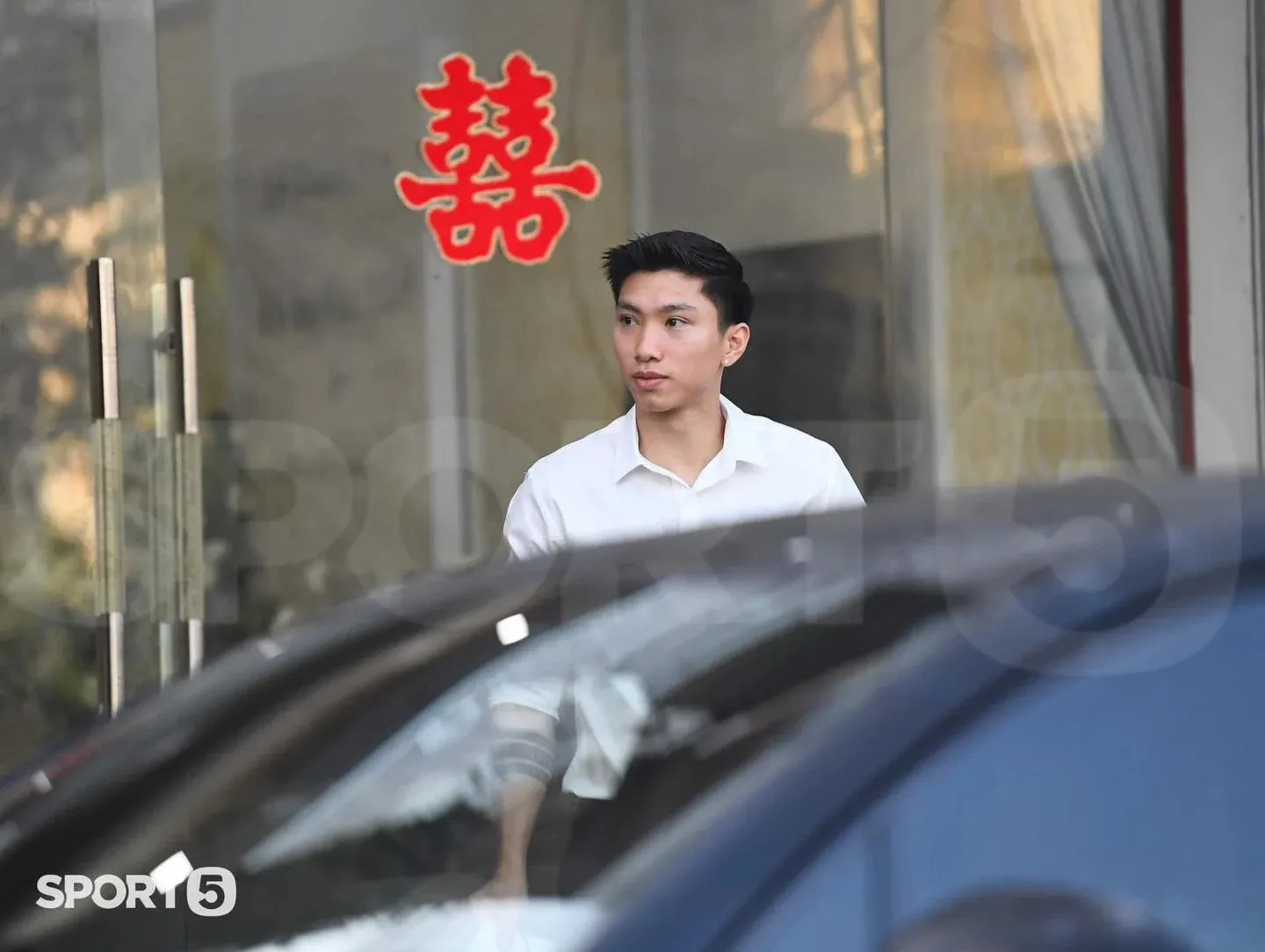 dam-cuoi-doan-van-hau-dong-vui-nhu-tray-hoi-tieu-thuong-mo-luon-sap-ban-do-an-ngay-cua-san-van-dong-7