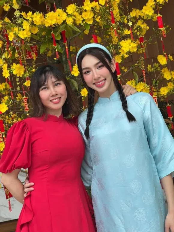 con-gai-bi-noi-cho-me-o-cho-khong-dang-hoang-me-hoa-hau-thuy-tien-len-tieng-lam-ro-4
