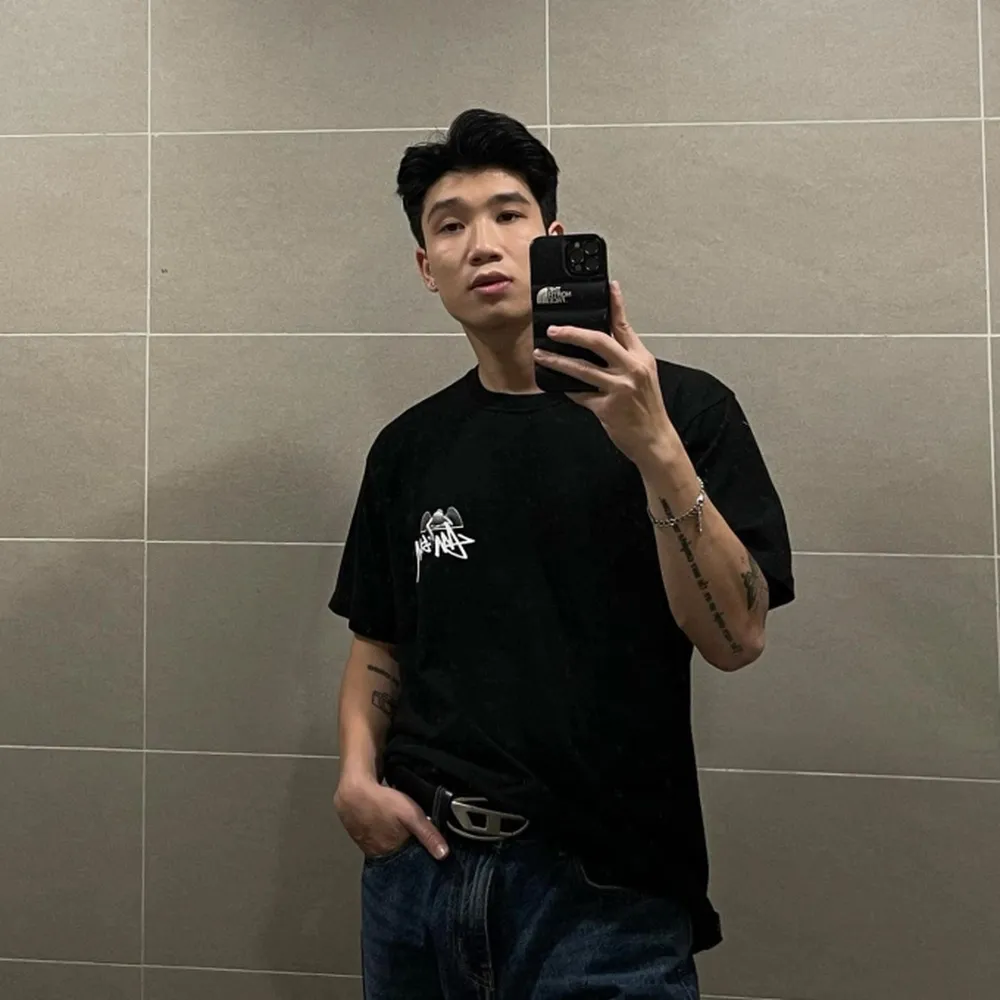 danh-tinh-hotboy-be-trap-dam-hoi-doan-van-hau-duoc-san-lung-vi-qua-dien-trai-6