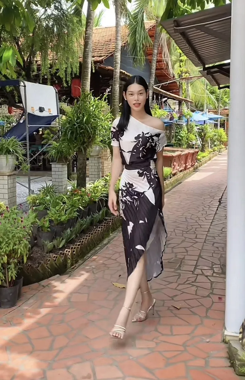 hotgirl-chuyen-gioi-di-kham-nghia-vu-quan-su-7