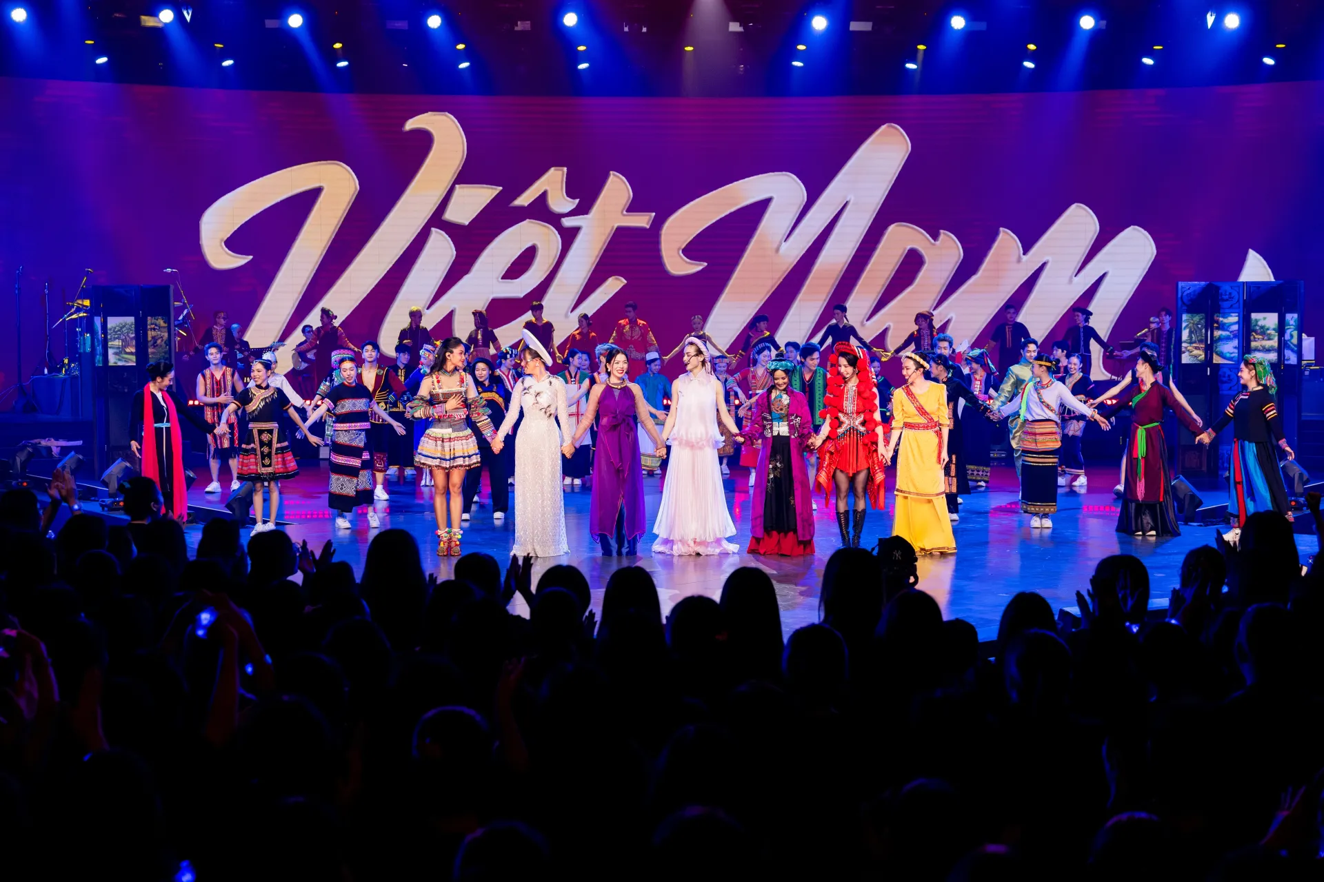 dem-nguoc-thoi-gian-cho-7-chi-dep-lo-dien-trong-nhom-thanh-doan4