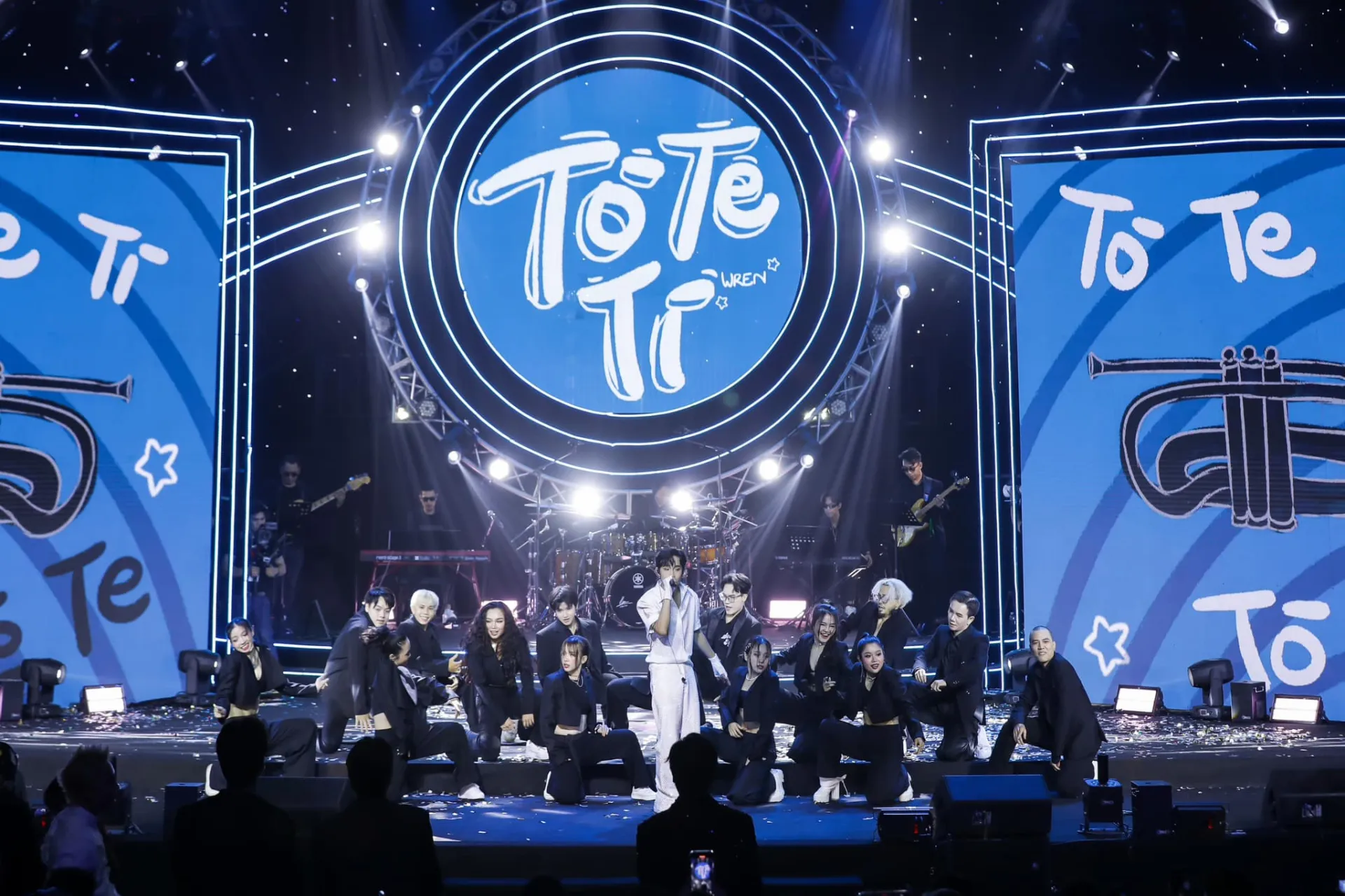 nhac-cua-tlinh-hieu-thu-hai-mono-greyd-wren-evans-vua-bi-bay-mau-khoi-tiktok