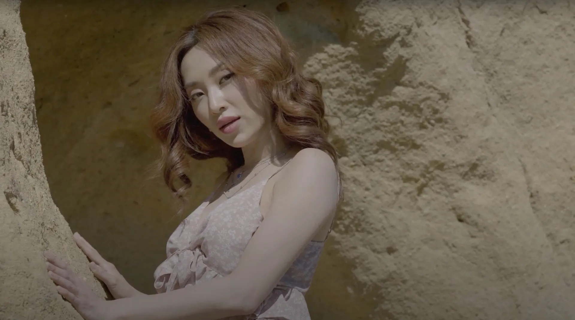 nhu-y-ra-mat-mv-trot-yeu-nhung-ngai-nhan-dip-le-valentine-20246