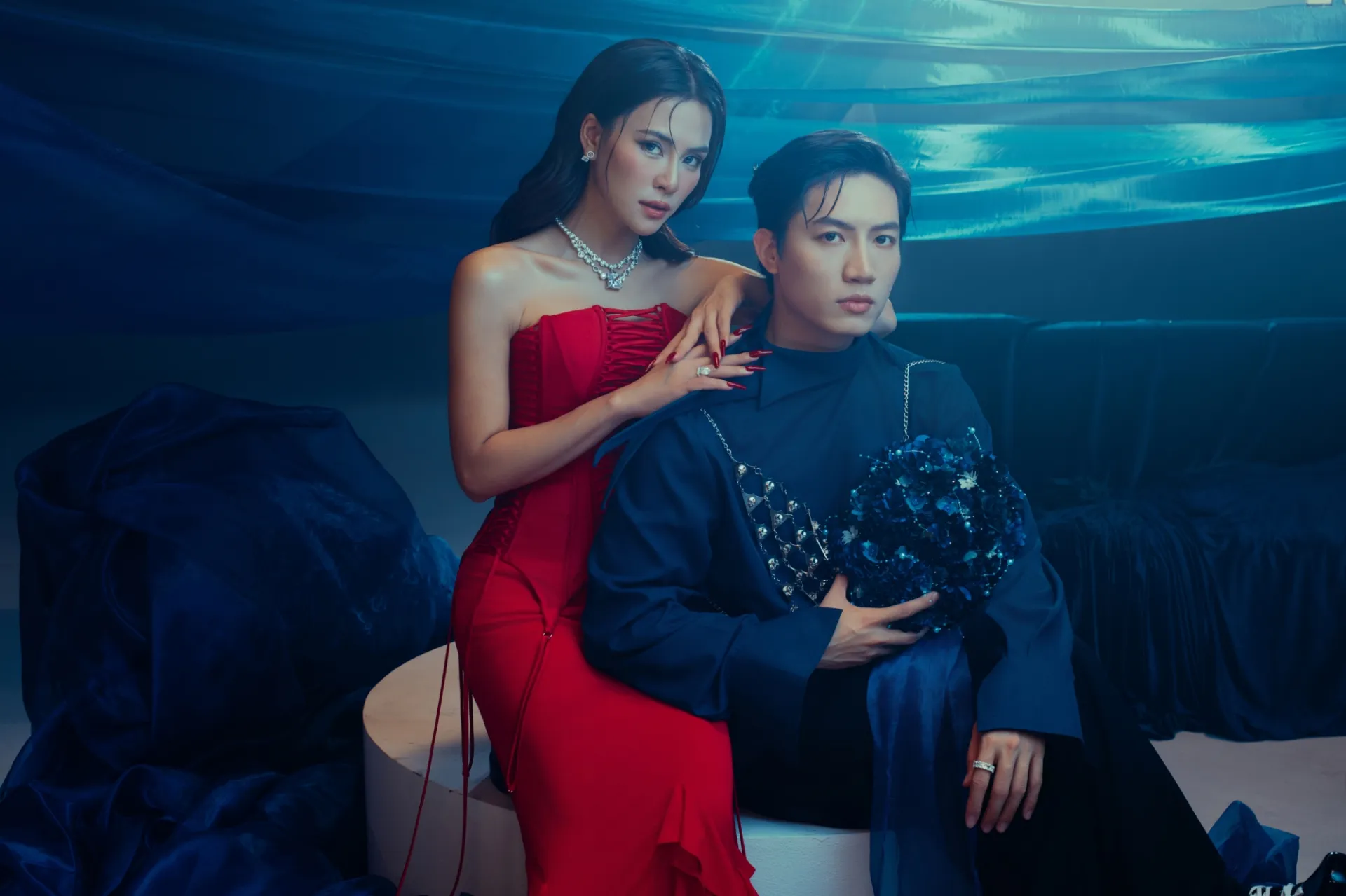 ha-nhi-di-dom-ke-ve-lan-di-qua-gioi-han-voi-voi-ban-don-anh-tu1