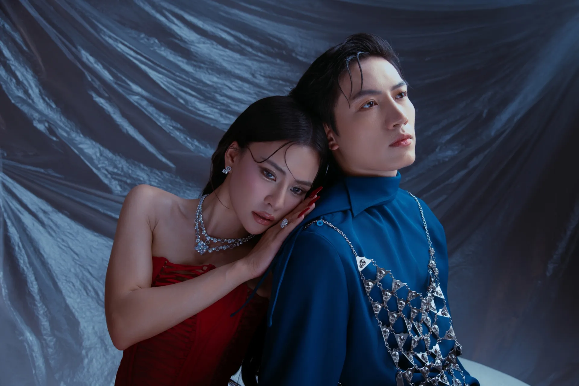 ha-nhi-di-dom-ke-ve-lan-di-qua-gioi-han-voi-voi-ban-don-anh-tu4