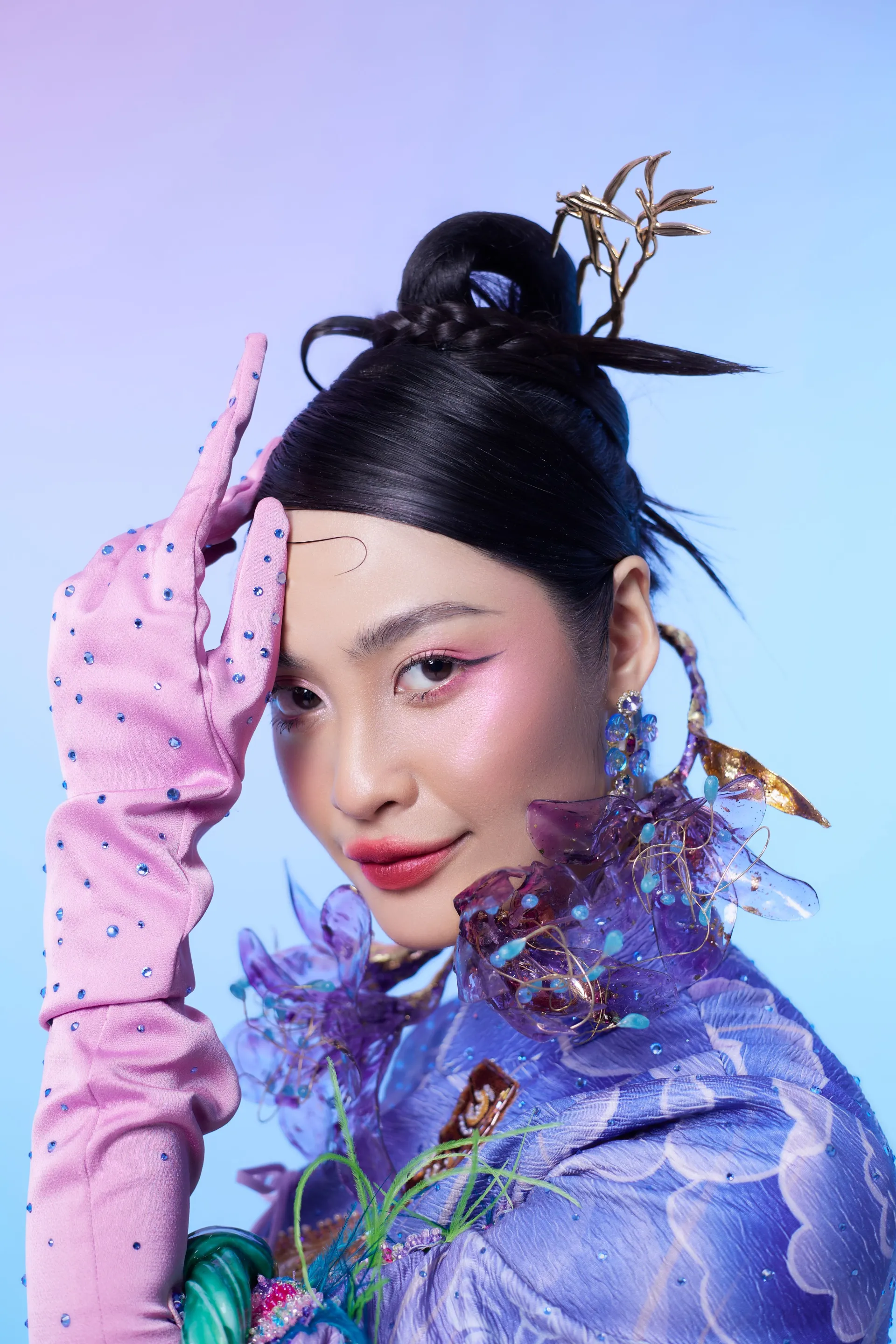 hoa-hau-nong-thuy-hang-ke-truyen-kieu-bang-ngon-ngu-thoi-trang 2