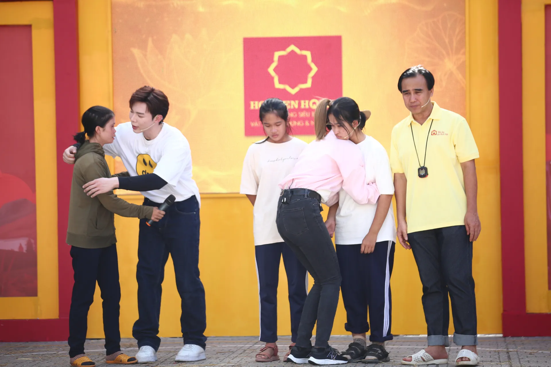 erik-chia-se-ly-do-muon-moi-hoa-minzy-va-duc-phuc-tham-gia-mai-am-gia-dinh-viet7