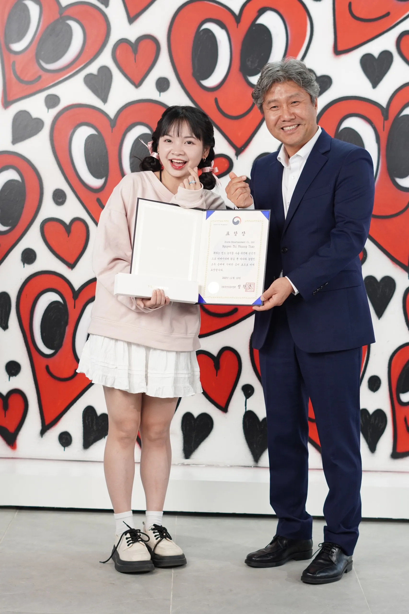 hot-tiktoker-trieu-views-n-zahan-gap-go-va-tro-chuyen-cung-tong-thong-han-quoc4