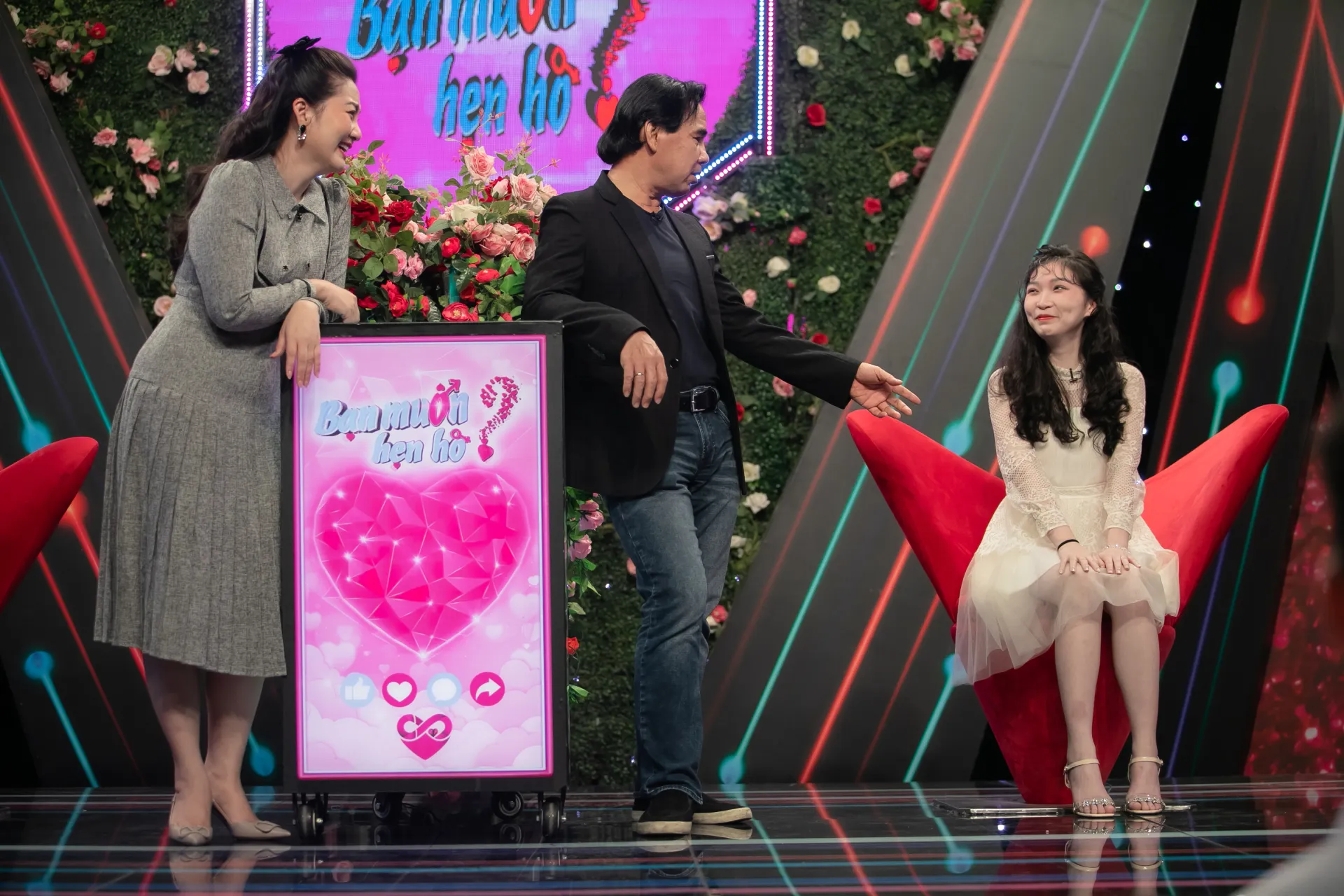 quyen-linh-ngoc-lan-phan-khich-truoc-nu-chinh-xinh-nhu-hot-girl-tham-gia-ban-muon-hen-ho3