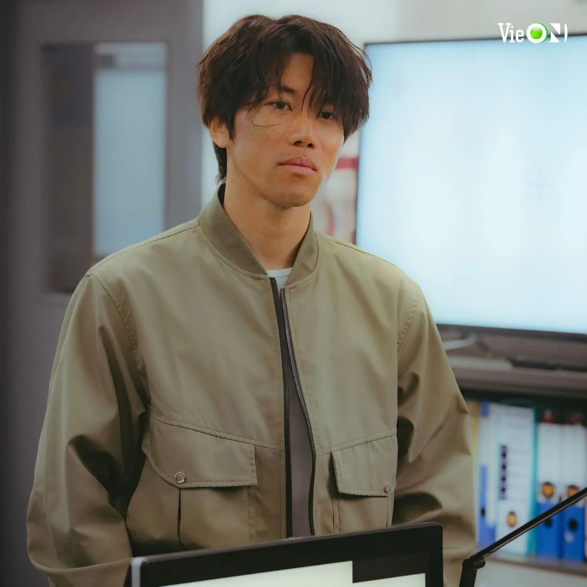 tiem-chup-anh-ma-quai-cua-joo-won-gay-sot-ngay-khi-len-song-cuoc-gap-go-giua-nguoi-song-va-nguoi-than-da-mat1