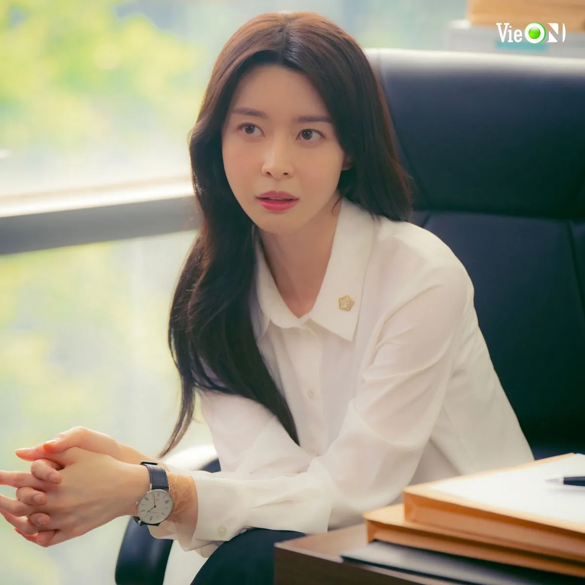 tiem-chup-anh-ma-quai-cua-joo-won-gay-sot-ngay-khi-len-song-cuoc-gap-go-giua-nguoi-song-va-nguoi-than-da-mat5