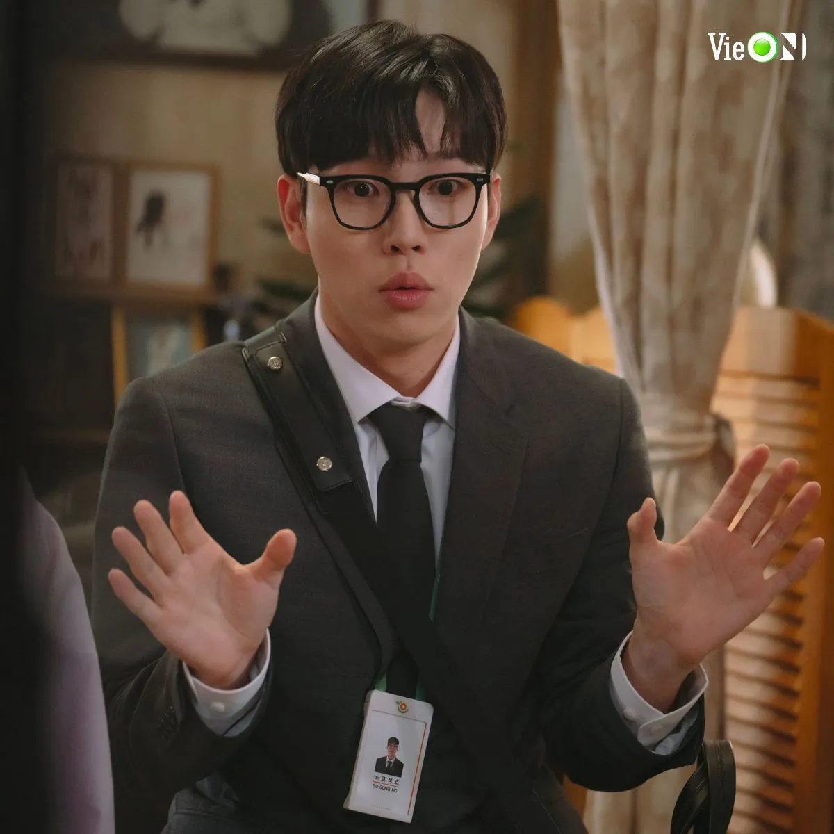 tiem-chup-anh-ma-quai-cua-joo-won-gay-sot-ngay-khi-len-song-cuoc-gap-go-giua-nguoi-song-va-nguoi-than-da-mat7