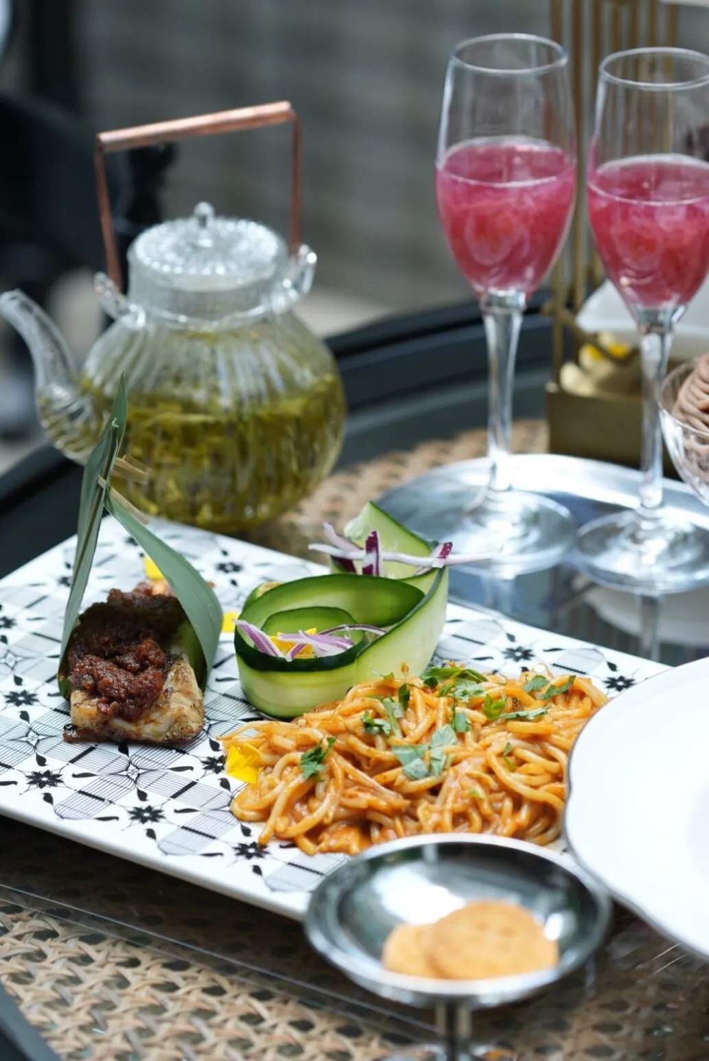 arteastiq-mang-den-viet-nam-net-tinh-te-va-sang-trong-trong-nghe-thuat-thuong-tra-thu-cong-tu-singapore