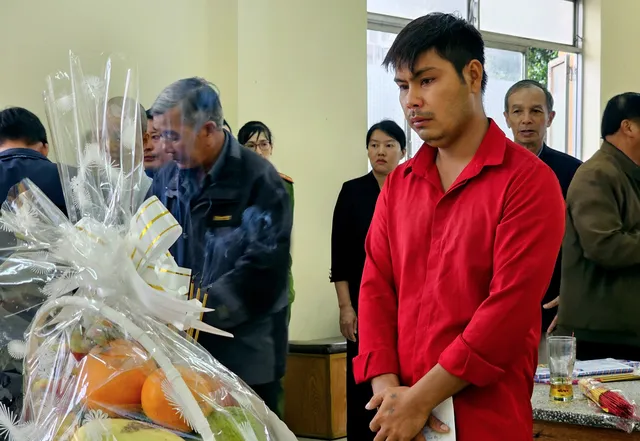 3-chau-be-qua-doi-trong-vu-chay-o-da-lat-me-doc-nang-bo-gat-nuoc-mat-dua-cac-con-ve-que-2