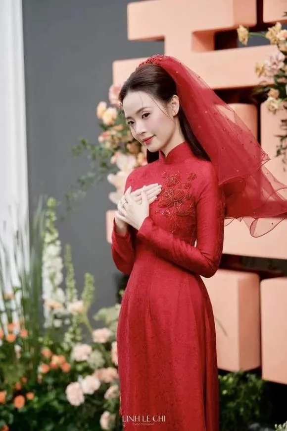 midu-tung-loat-anh-cuoi-dam-chat-ngon-tinh-giai-thich-luon-mot-chi-tiet-dac-biet-trong-le-an-hoi-1