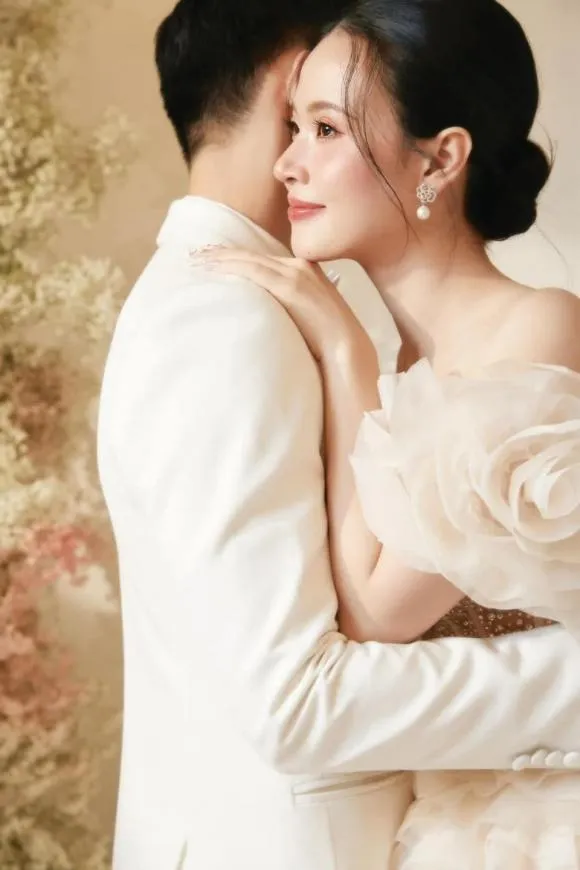 midu-tung-loat-anh-cuoi-dam-chat-ngon-tinh-giai-thich-luon-mot-chi-tiet-dac-biet-trong-le-an-hoi-3