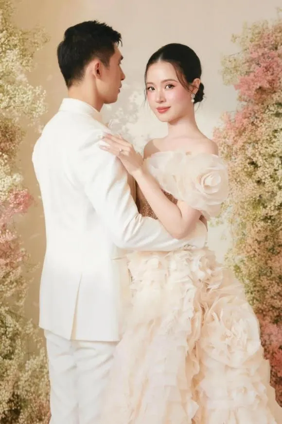 midu-tung-loat-anh-cuoi-dam-chat-ngon-tinh-giai-thich-luon-mot-chi-tiet-dac-biet-trong-le-an-hoi-4