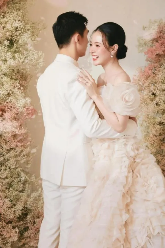 midu-tung-loat-anh-cuoi-dam-chat-ngon-tinh-giai-thich-luon-mot-chi-tiet-dac-biet-trong-le-an-hoi-5