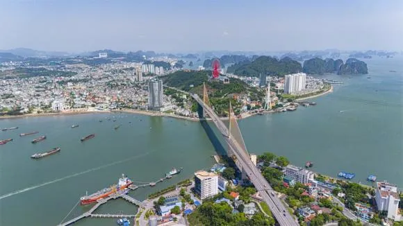 vinh-bien-cua-viet-nam-la-noi-hoi-tu-cua-8-cua-song-rong-chi-18m2-nhung-lai-co-den-5-cay-cau-bac-qua-4