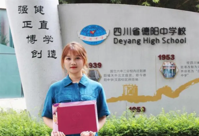 hai-nu-sinh-cung-ten-hoc-cung-truong-cung-do-vao-truong-dai-hoc-hang-dau-ca-nuoc-4