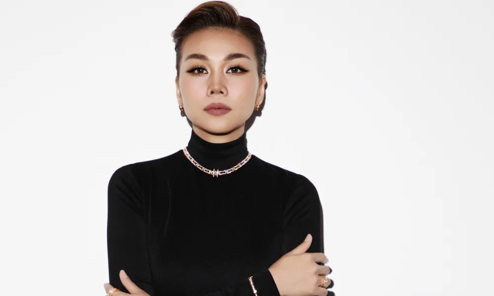 hoang-thuy-to-co-nguoi-co-tinh-dan-dat-du-luan-gay-bat-loi-cho-minh-3