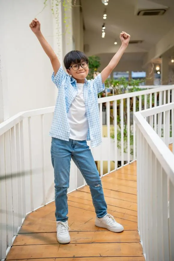 lam-vy-da-va-hua-minh-dat-ky-niem-14-nam-ngay-cuoi-hai-quy-tu-gay-sot-boi-ngoai-hinh-dien-trai-10