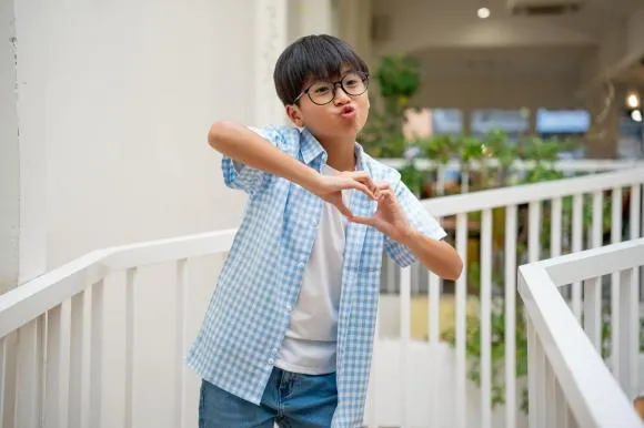 lam-vy-da-va-hua-minh-dat-ky-niem-14-nam-ngay-cuoi-hai-quy-tu-gay-sot-boi-ngoai-hinh-dien-trai-11