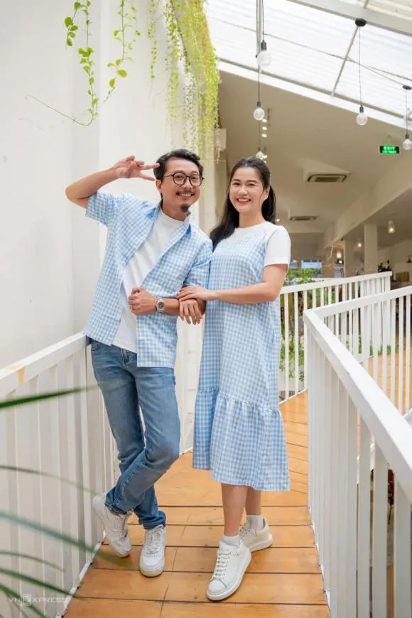 lam-vy-da-va-hua-minh-dat-ky-niem-14-nam-ngay-cuoi-hai-quy-tu-gay-sot-boi-ngoai-hinh-dien-trai-4