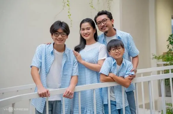 lam-vy-da-va-hua-minh-dat-ky-niem-14-nam-ngay-cuoi-hai-quy-tu-gay-sot-boi-ngoai-hinh-dien-trai-5