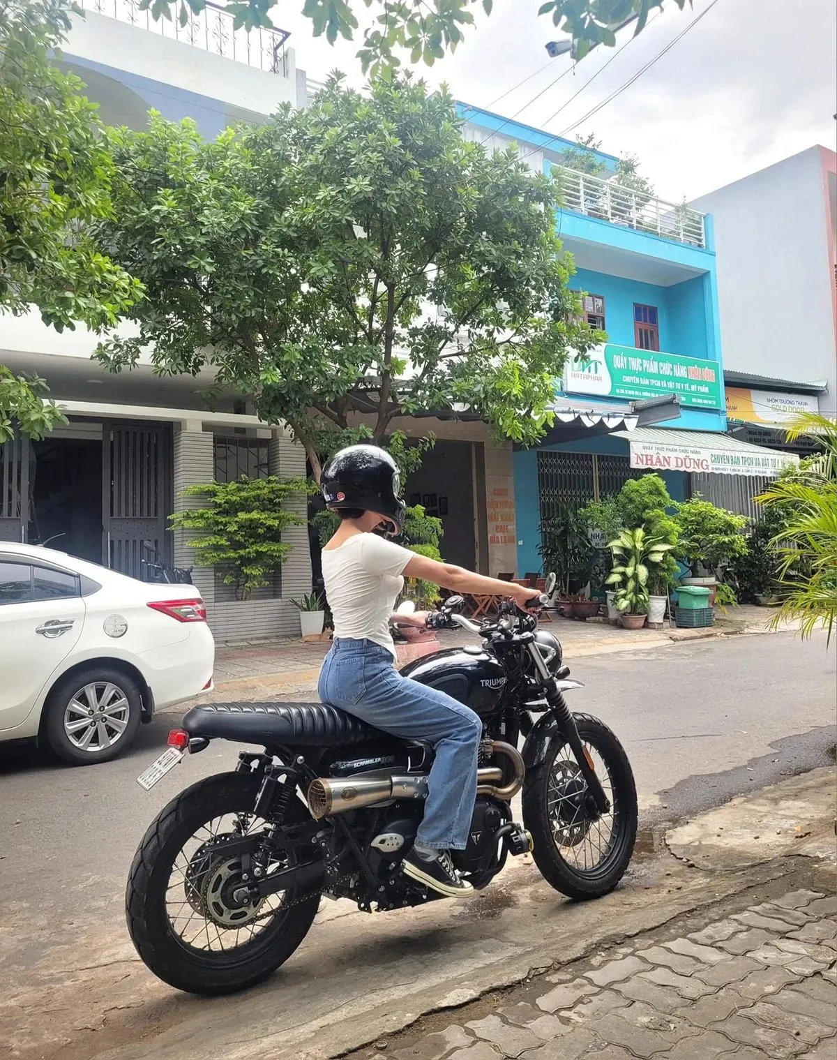 nguoi-chong-da-nang-chuyen-gioi-thanh-phu-nu-khoe-voc-dang-thanh-manh-va-vong-eo-thon-gon-3