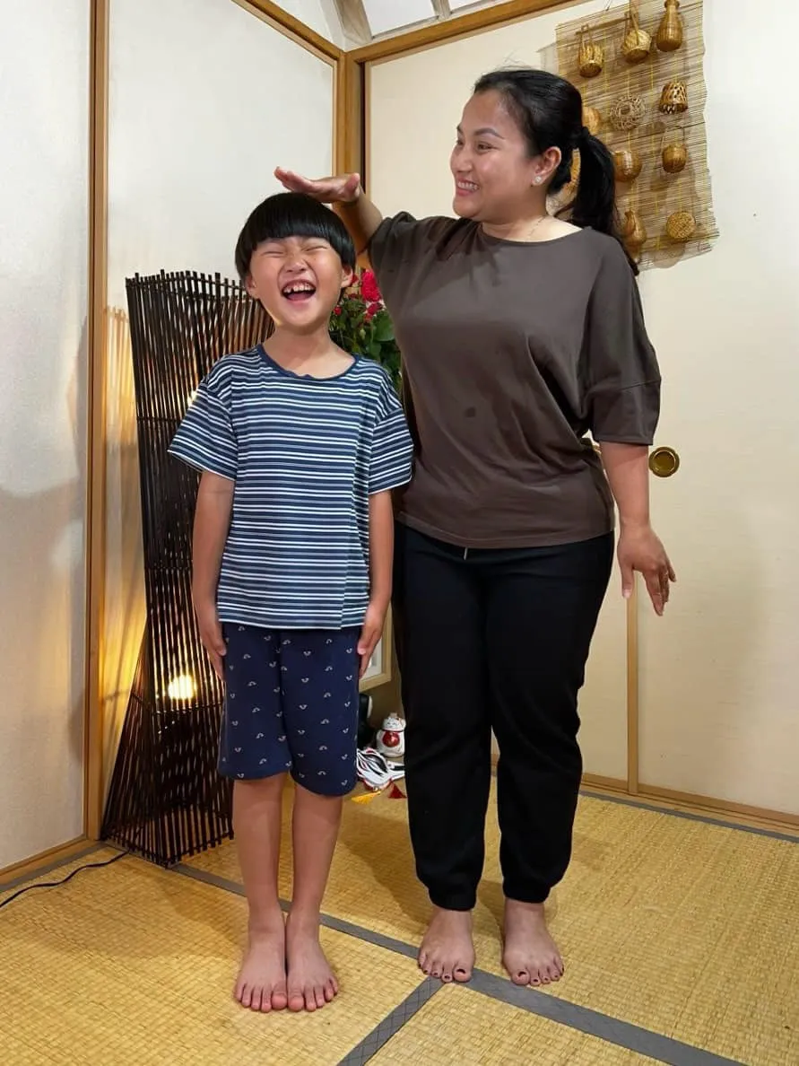 cau-be-noi-tieng-voi-cau-noi-sa-chao-co-chu-di-con-nay-ngay-cang-tro-ma-nhieu-nguoi-suyt-nhan-khong-ra-6