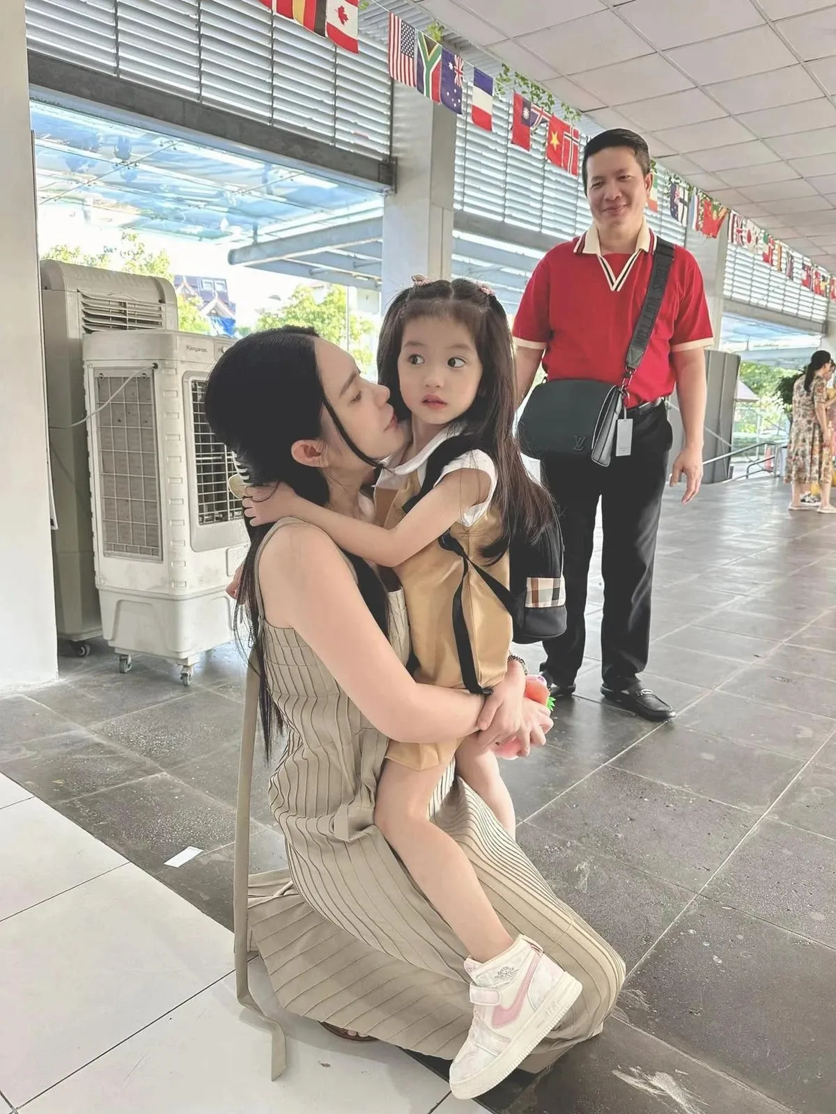 sau-bien-co-mat-con-doan-di-bang-lo-dien-van-quyet-giu-loi-hua-nay-voi-3-con-gai-1