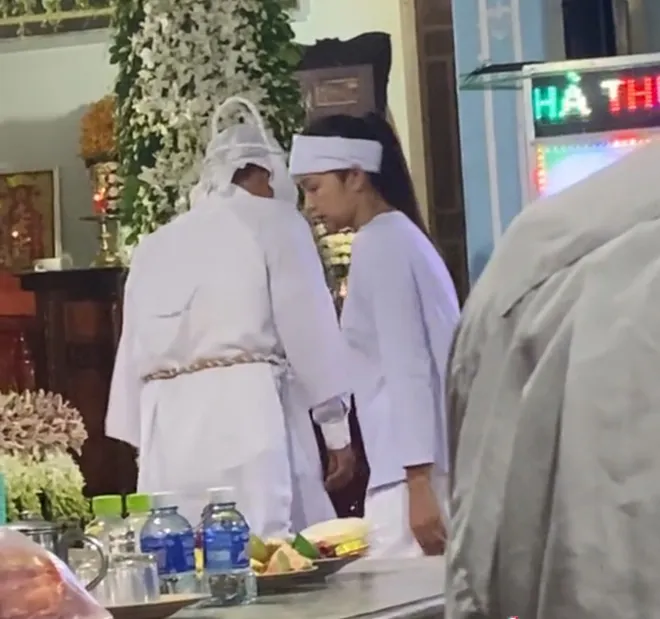 hoa-hau-ngoc-chau-tieu-tuy-trong-le-tang-me-4