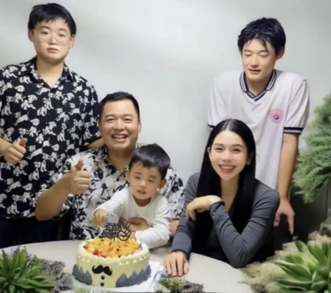 truoc-phien-toa-ly-hon-chong-hang-du-muc-co-dong-thai-moi-3