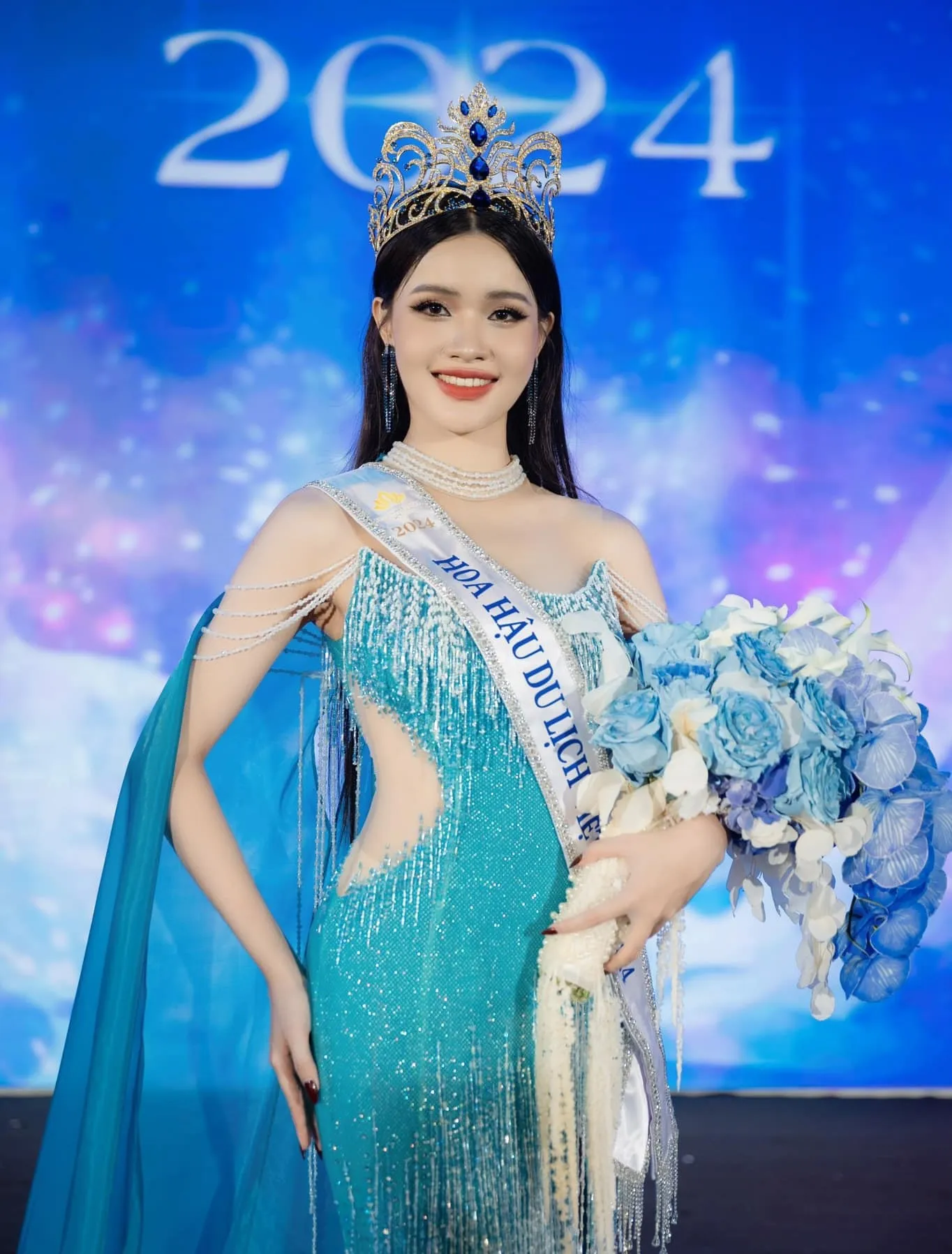 hoa-ra-tan-hoa-hau-gen-z-tung-len-ban-tin-thoi-su-cach-day-2-nam-1