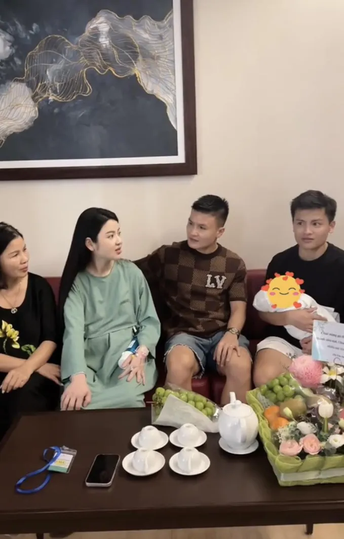 he-lo-dien-mao-va-ten-that-con-trai-quang-hai-chu-thanh-huyen-3