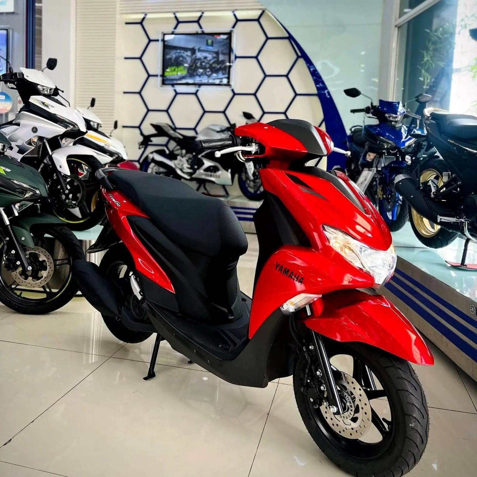 mau-xe-ga-la-doi-thu-cua-honda-vision-giam-dam-1