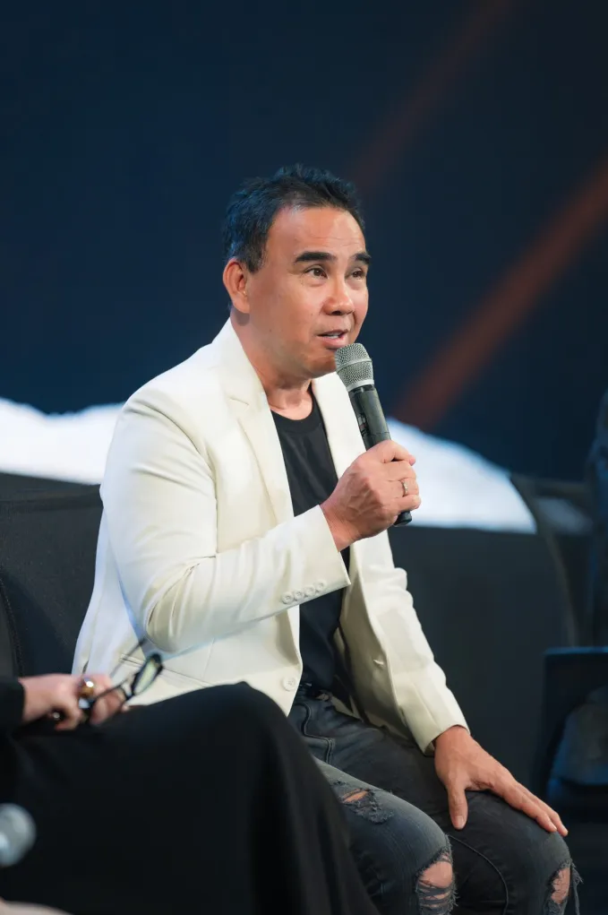 mc-quyen-linh-len-tieng-ve-man-catwalk-cua-con-gai-lo-lem-3