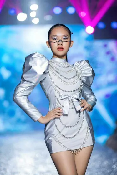 hoc-vien-dao-tao-xuan-lan-to-chuc-thanh-cong-mua-thu-7-cua-Destination Runway Fashion Week-12