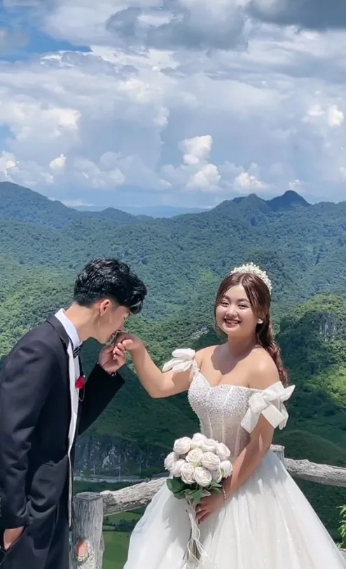 xon-xao-hinh-cuoi-cua-phung-phinh-ha-giang-ben-chong-hon-6-tuoi-3